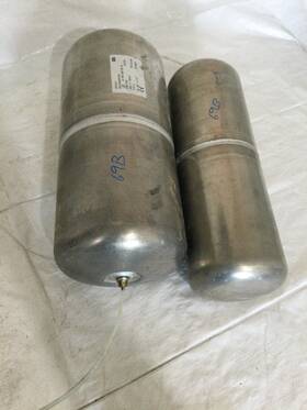 A1643200515 Mercedes-benz 2011 Gl350 3.0l Left And Right Air Suspension Compressor Tank Oem